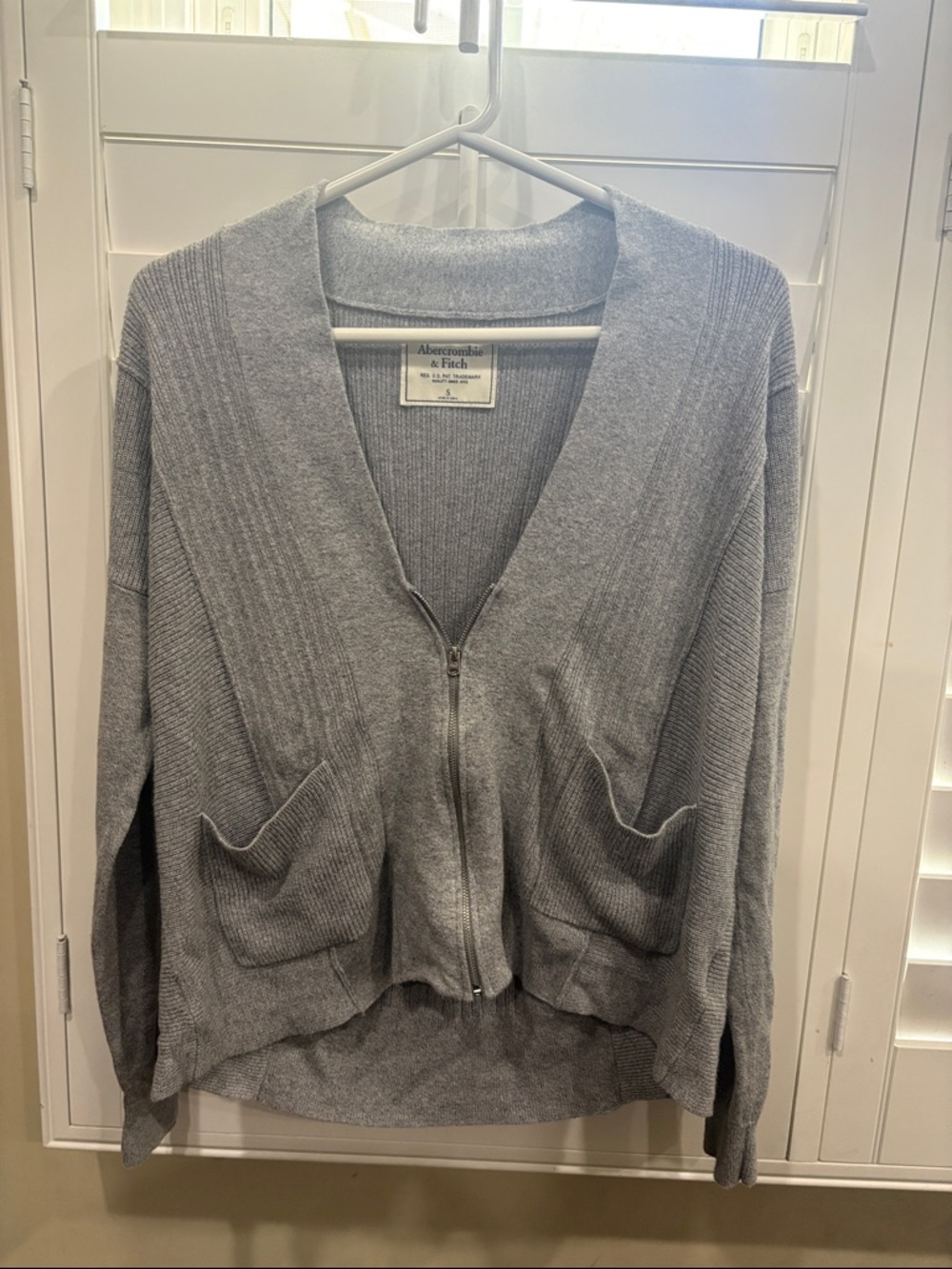 Abercrombie & Fitch Light Gray Zip-Front Women's Cardigan